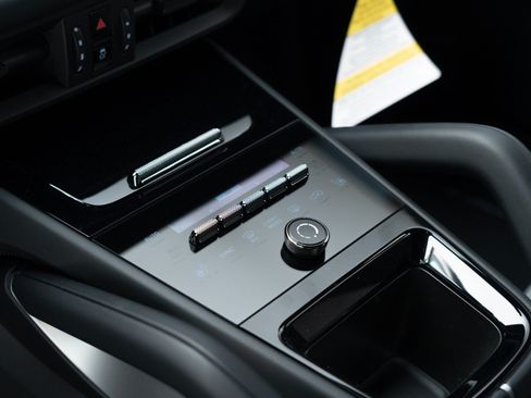 Certified 2026 Porsche Cayenne GTS AWD/4WD image 27