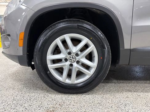 Used 2011 Volkswagen Tiguan S image 14