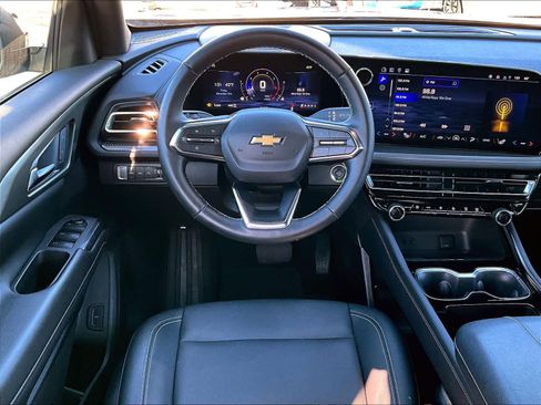 Used 2025 Chevrolet Traverse LT image 17