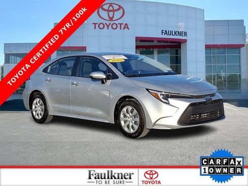 Certified 2025 Toyota Corolla LE image 1