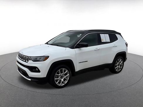 Used 2025 Jeep Compass Limited AWD/4WD image 8