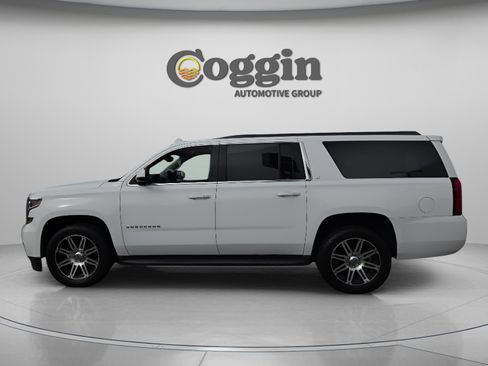 Used 2019 Chevrolet Suburban LT image 3