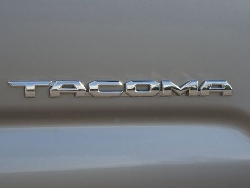 Used 2023 Toyota Tacoma TRD Off-Road image 19