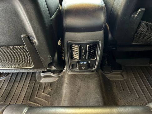 Used 2019 Jeep Grand Cherokee Limited image 20