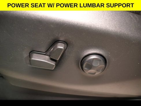 Used 2021 Chrysler Pacifica Touring-L w/ Uconnect Theater Family Group FWD image 3