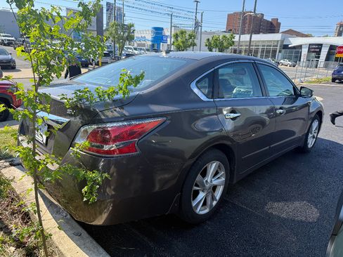 Used 2015 Nissan Altima 2.5 SV w/ Convenience Package FWD image 6