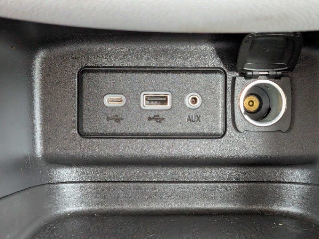 Used 2020 Chevrolet Equinox LS w/ LPO, Floor Liner Package FWD image 24