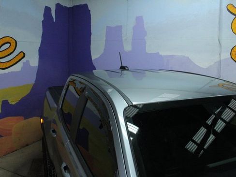 Used 2024 GMC Canyon AT4 image 5