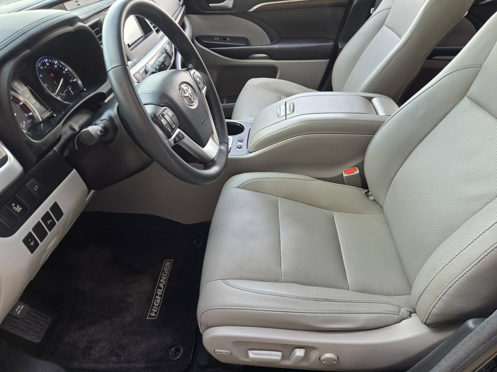Used 2016 Toyota Highlander Limited FWD image 13