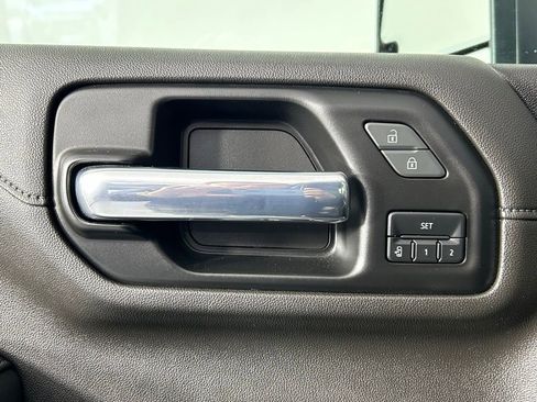 Used 2022 Chevrolet Silverado 2500 LTZ w/ LTZ Premium Package image 33