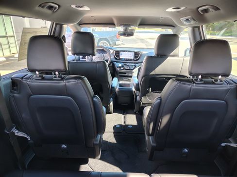 New 2026 Chrysler Pacifica Select image 14