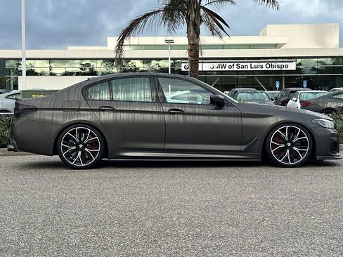 Used 2022 BMW M550i xDrive M550i xDrive w/ Dynamic Handling Package image 2