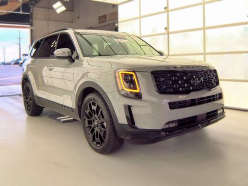 Used 2022 Kia Telluride SX w/ SX Prestige Package AWD/4WD image 5