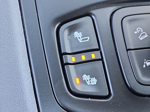 Used 2023 GMC Terrain SLT image 25