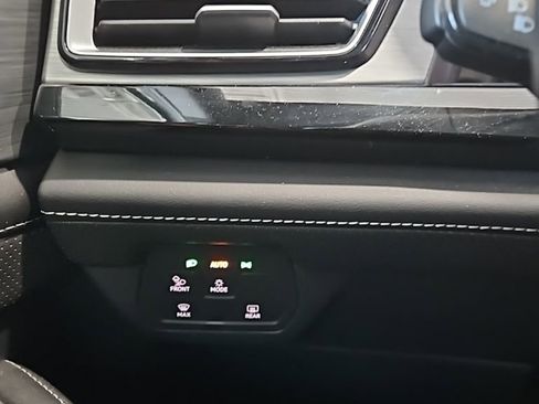 Used 2025 Volkswagen Atlas Cross Sport SE AWD/4WD image 36
