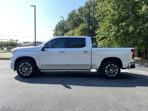 Used 2024 Chevrolet Silverado 1500 High Country w/ Technology Package AWD/4WD image 6