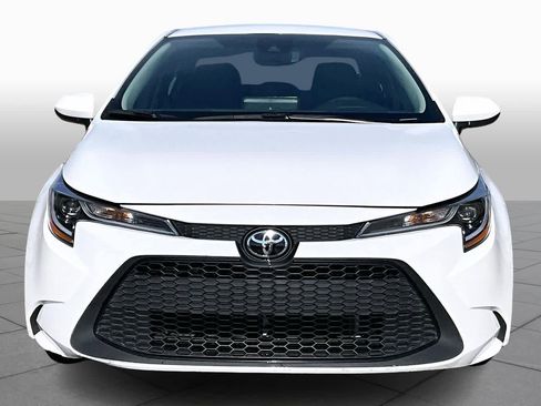 Used 2022 Toyota Corolla LE image 3