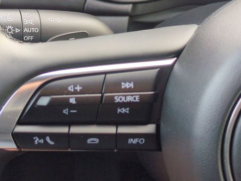 Used 2025 MAZDA MAZDA3 Hatchback w/Premium Plus Pkg image 24