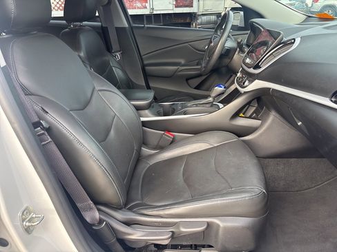 Used 2017 Chevrolet Volt LT w/ Comfort Package image 31