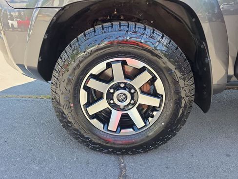 Used 2021 Toyota 4Runner TRD Off-Road Premium AWD/4WD image 10