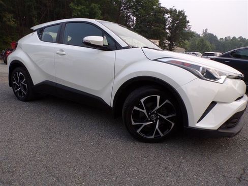 Used 2019 Toyota C-HR XLE FWD image 4