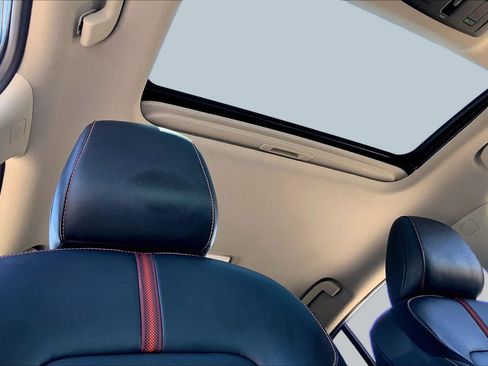 Used 2023 Nissan Sentra SR w/ SR Premium Package FWD image 14