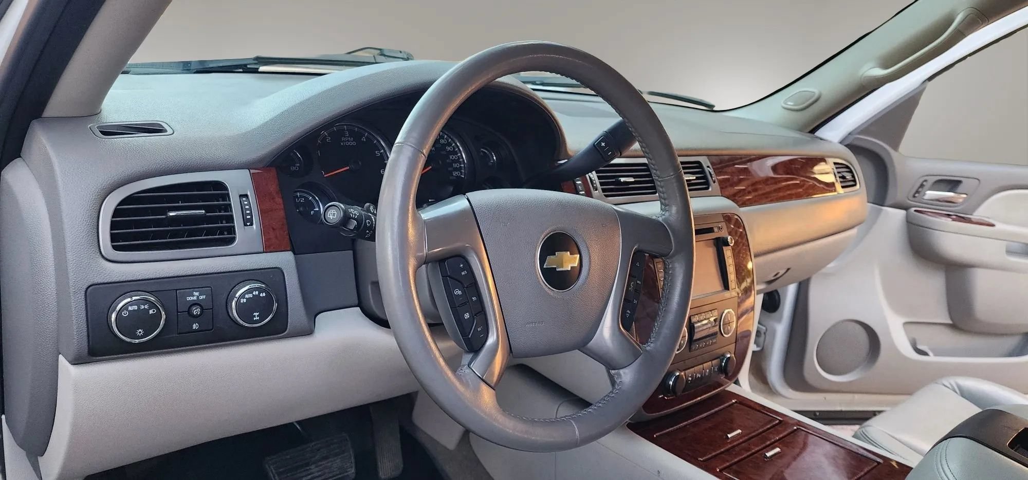 Used 2012 Chevrolet Tahoe LTZ AWD/4WD image 10
