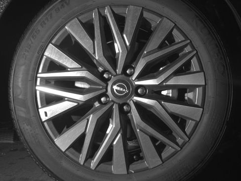 Used 2025 Nissan Altima 2.5 SV FWD image 13
