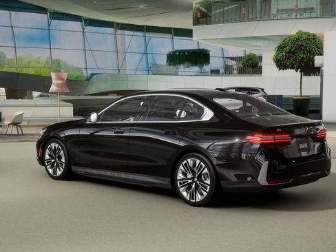 New 2026 BMW i5 eDrive40 image 2