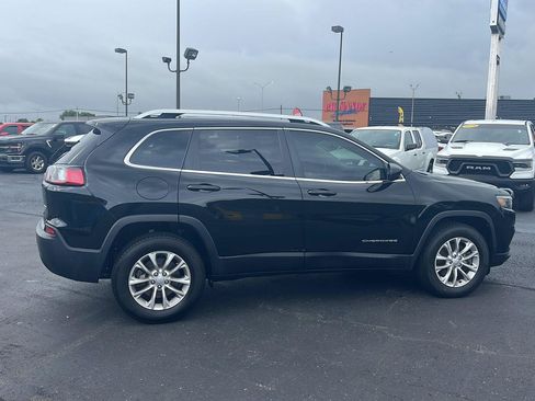 Used 2019 Jeep Cherokee Latitude w/ Cold Weather Group AWD/4WD image 6