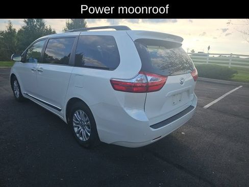 Used 2017 Toyota Sienna XLE w/ XLE Navigation Package FWD image 13