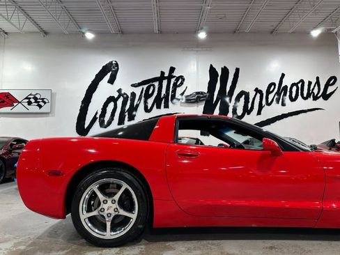 Used 2003 Chevrolet Corvette Coupe w/ Preferred Equipment Group RWD image 4