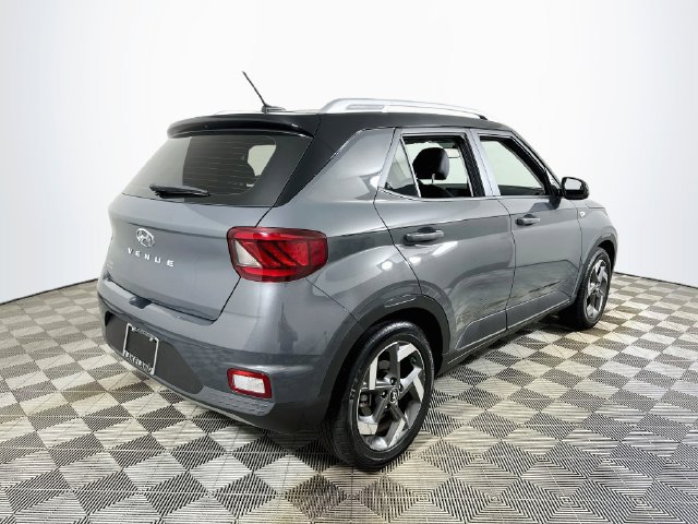 Used 2024 Hyundai Venue Limited FWD image 3