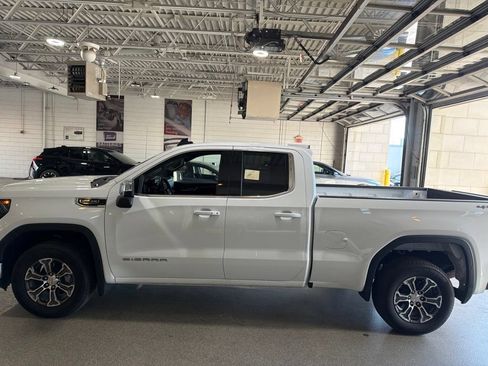 Used 2025 GMC Sierra 1500 SLE AWD/4WD image 1