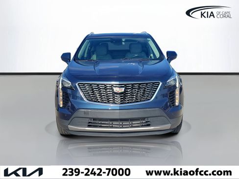 Used 2019 Cadillac XT4 Premium Luxury FWD image 2