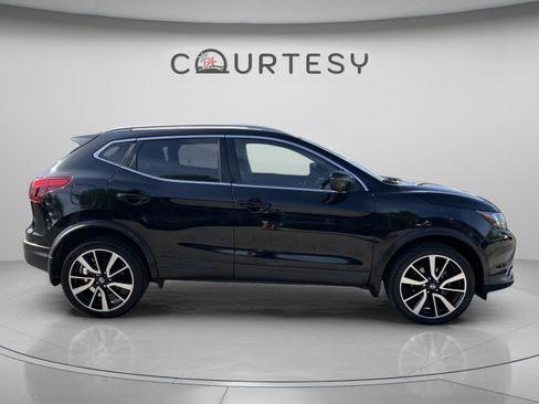 Used 2017 Nissan Rogue Sport SL image 8