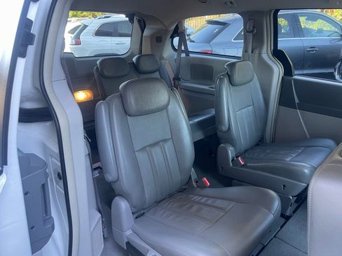 Used 2010 Dodge Grand Caravan SXT image 26