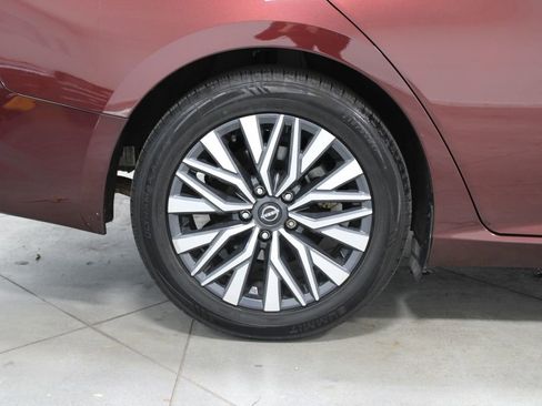 Used 2024 Nissan Altima 2.5 SV image 13