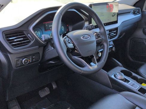 Used 2024 Ford Escape Platinum AWD/4WD image 2