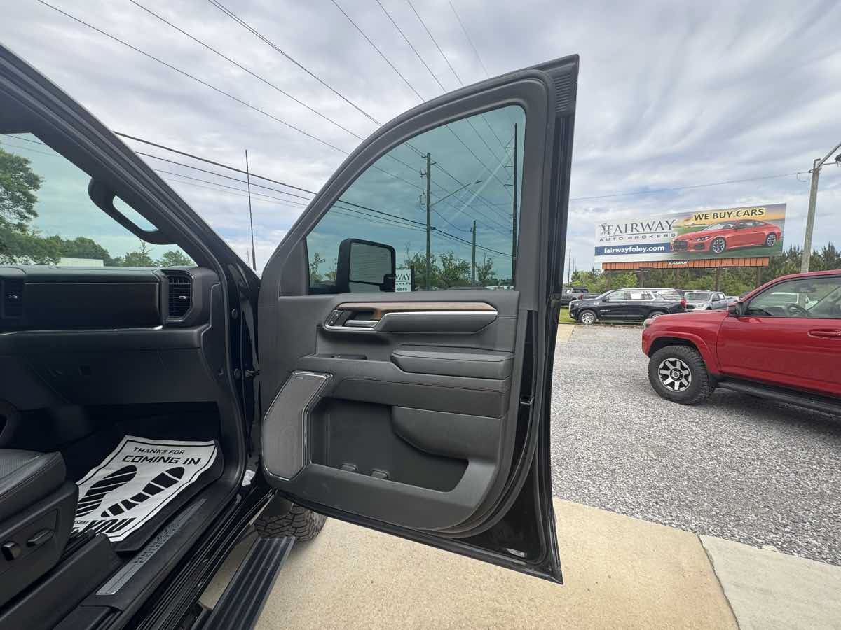 Used 2024 Chevrolet Silverado 2500 High Country w/ Midnight Edition AWD/4WD image 37