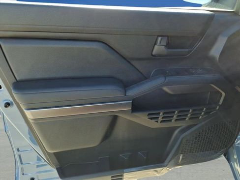 New 2025 Toyota 4Runner SR5 image 12