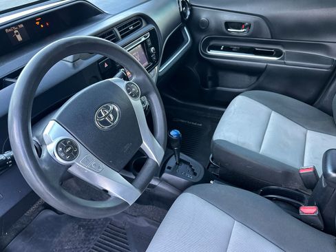 Used 2016 Toyota Prius C image 10