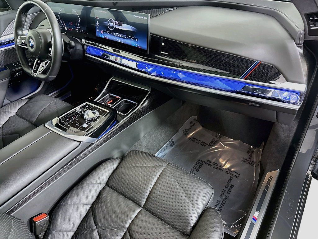 Used 2026 BMW 740i w/ Premium Package RWD image 29
