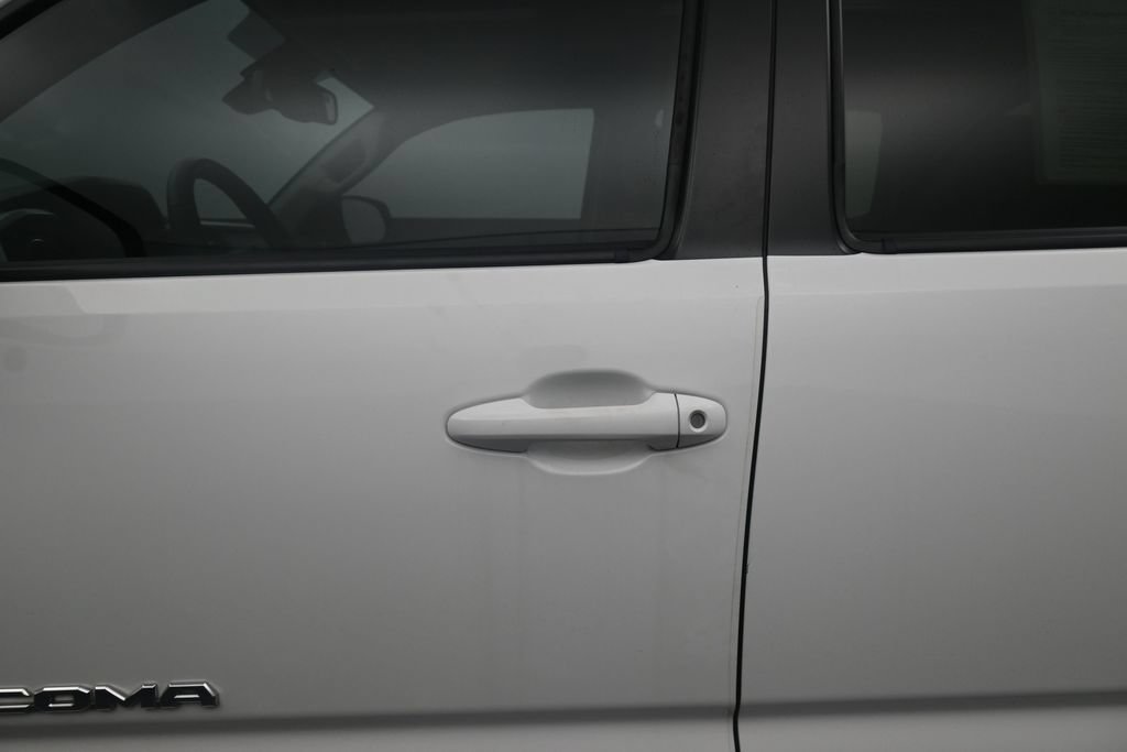 Used 2023 Toyota Tacoma SR5 RWD image 13