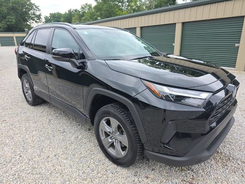 Certified 2022 Toyota RAV4 XLE w/ Convenience Package AWD/4WD image 9