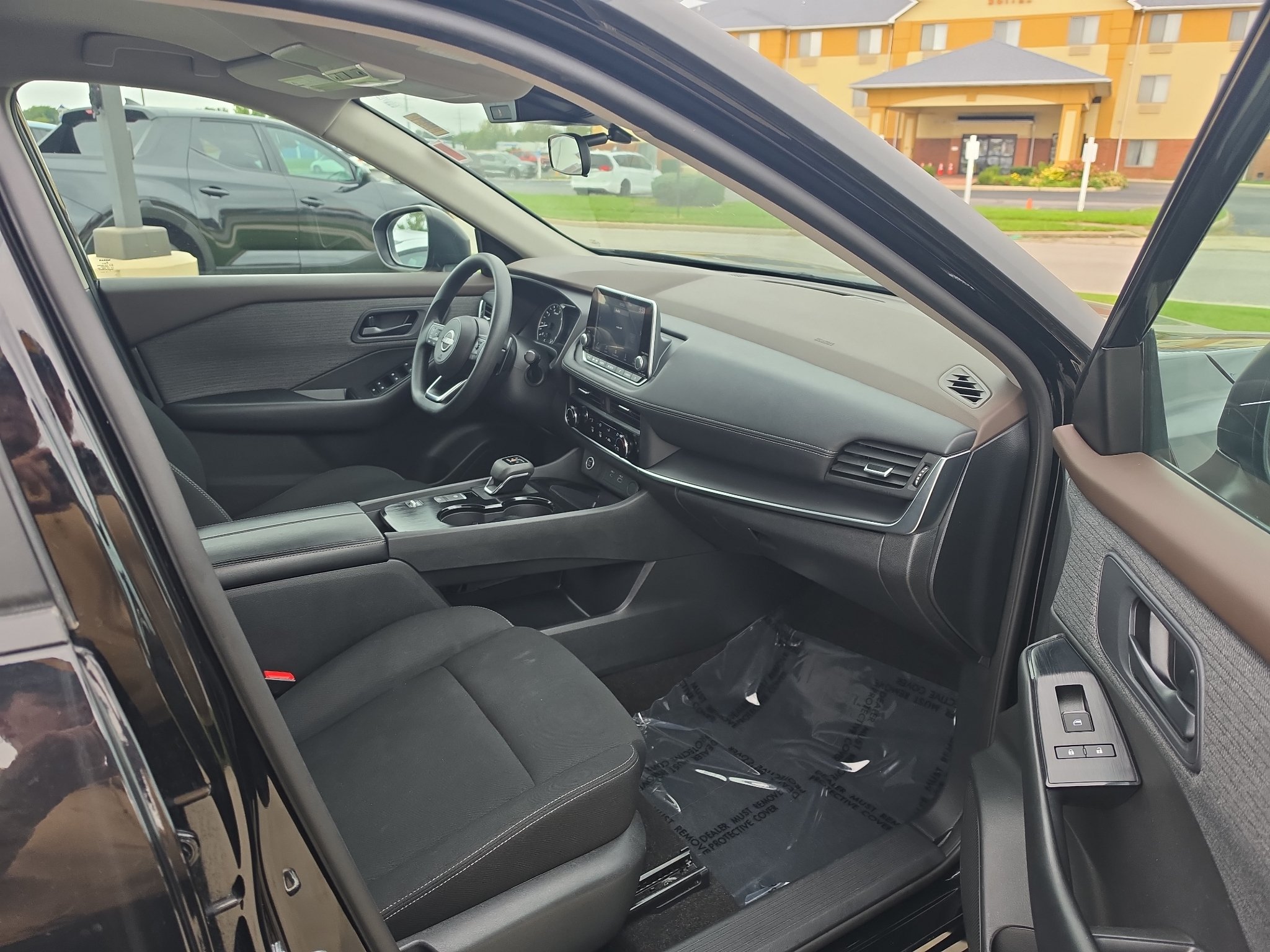Used 2023 Nissan Rogue S FWD image 11