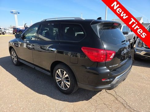 Used 2019 Nissan Pathfinder SL image 3