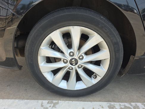 Used 2018 Kia Optima LX w/ 17" Alloy Wheels Package image 29