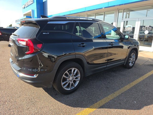 Used 2022 GMC Terrain SLT w/ Infotainment Package II AWD/4WD image 3