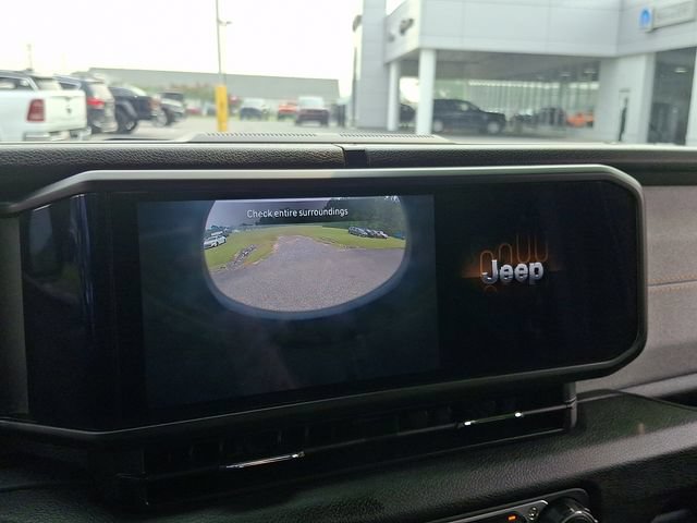 Used 2025 Jeep Wrangler Sport AWD/4WD image 18